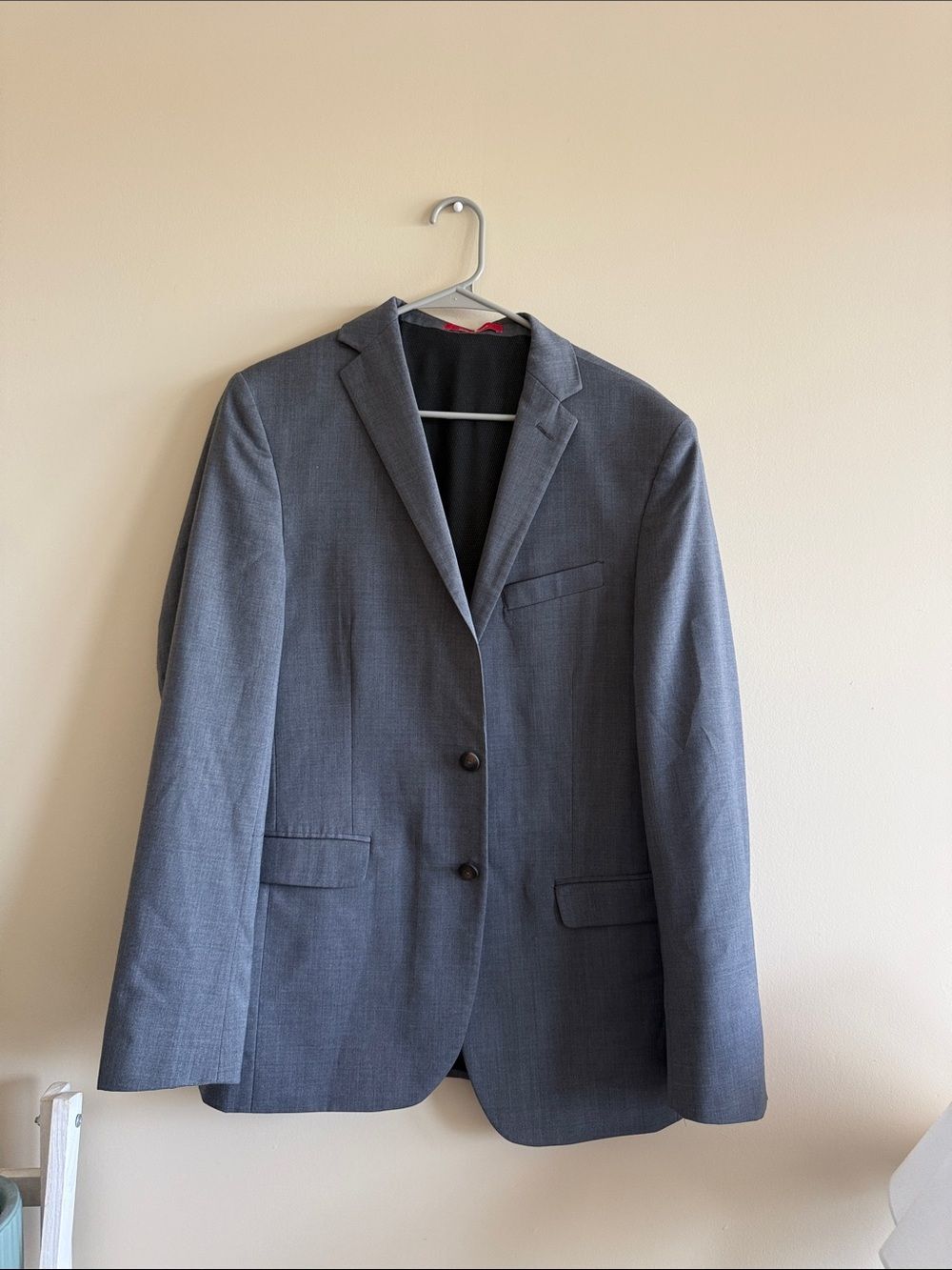 Men's Modern Two-Button Gray Suit Blazer